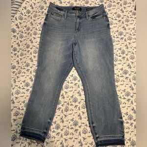 Judy Blue Size 9/29 Boyfriend Fit unfinished hem Jeans